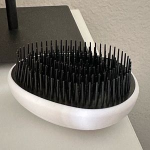 Pocket styling brush